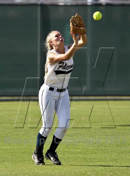 Thumbnail 1 in Tulare Western vs Frazier Mountain (Mira Monte Invitational Final) photogallery.