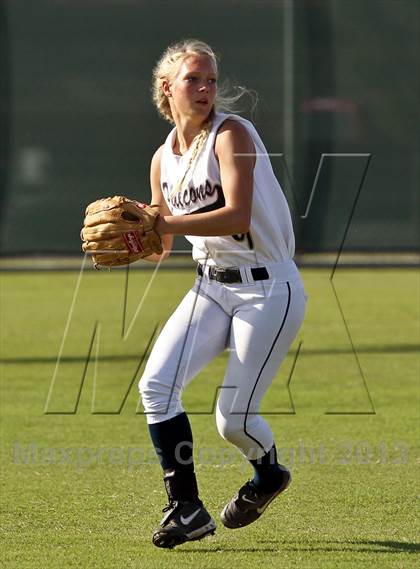 Thumbnail 1 in Tulare Western vs Frazier Mountain (Mira Monte Invitational Final) photogallery.