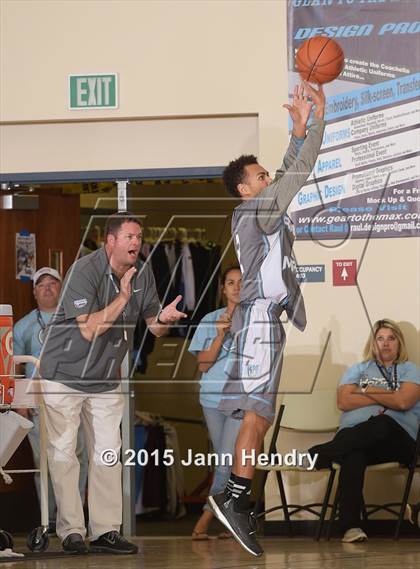 Thumbnail 3 in Rancho Mirage vs. Carlsbad (MaxPreps Holiday Classic) photogallery.