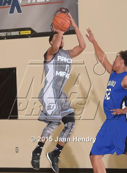 Thumbnail 3 in Rancho Mirage vs. Carlsbad (MaxPreps Holiday Classic) photogallery.