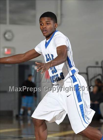 Thumbnail 2 in Christian Brothers vs. Davis (Les Curry Invitational) photogallery.