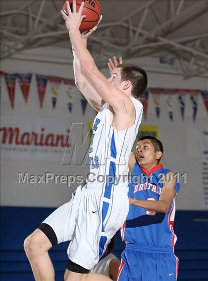 Thumbnail 2 in Christian Brothers vs. Davis (Les Curry Invitational) photogallery.