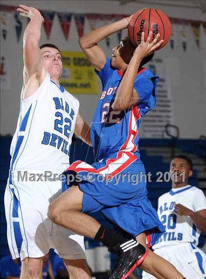 Thumbnail 2 in Christian Brothers vs. Davis (Les Curry Invitational) photogallery.