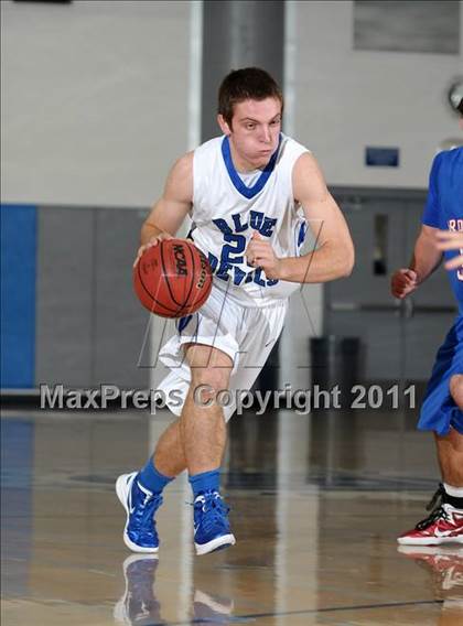 Thumbnail 2 in Christian Brothers vs. Davis (Les Curry Invitational) photogallery.