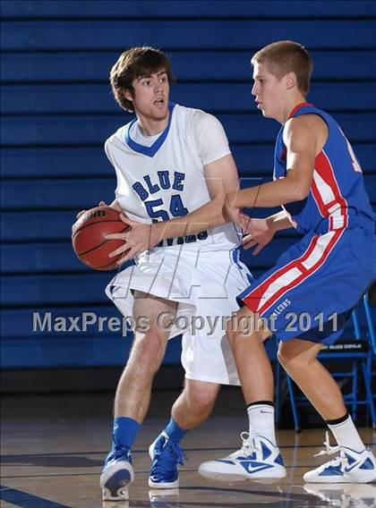 Thumbnail 3 in Christian Brothers vs. Davis (Les Curry Invitational) photogallery.