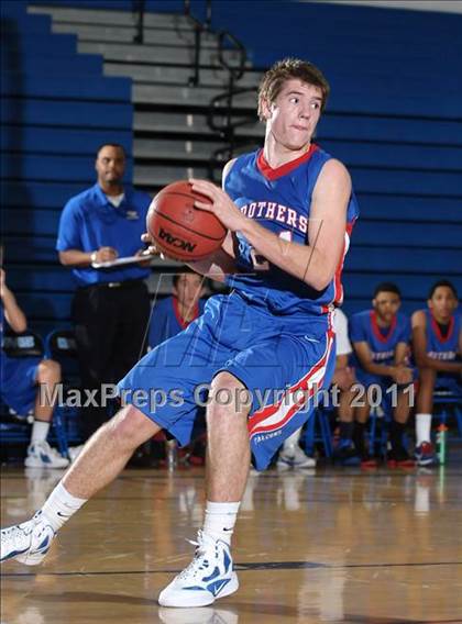 Thumbnail 2 in Christian Brothers vs. Davis (Les Curry Invitational) photogallery.