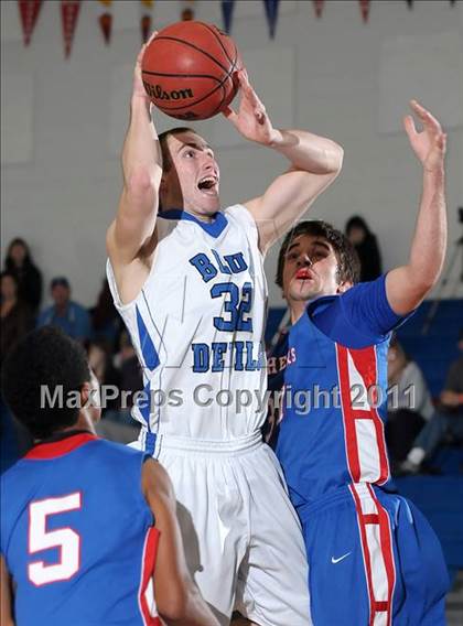 Thumbnail 2 in Christian Brothers vs. Davis (Les Curry Invitational) photogallery.