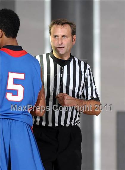 Thumbnail 2 in Christian Brothers vs. Davis (Les Curry Invitational) photogallery.