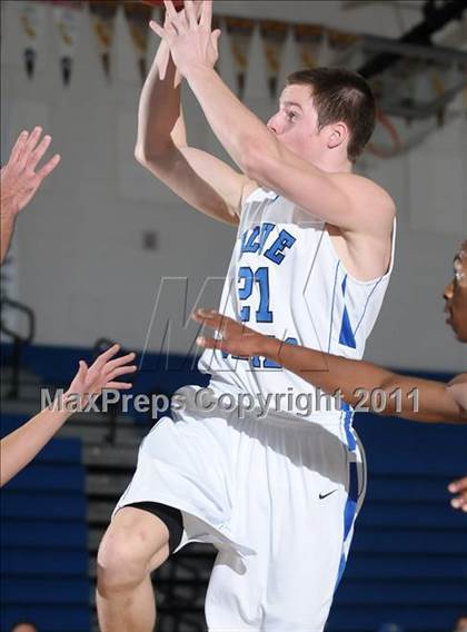 Thumbnail 2 in Christian Brothers vs. Davis (Les Curry Invitational) photogallery.