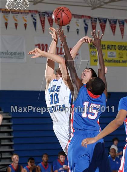 Thumbnail 3 in Christian Brothers vs. Davis (Les Curry Invitational) photogallery.