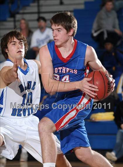 Thumbnail 1 in Christian Brothers vs. Davis (Les Curry Invitational) photogallery.