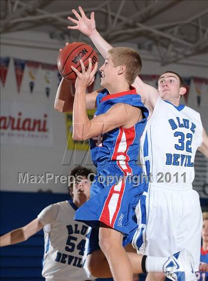 Thumbnail 2 in Christian Brothers vs. Davis (Les Curry Invitational) photogallery.