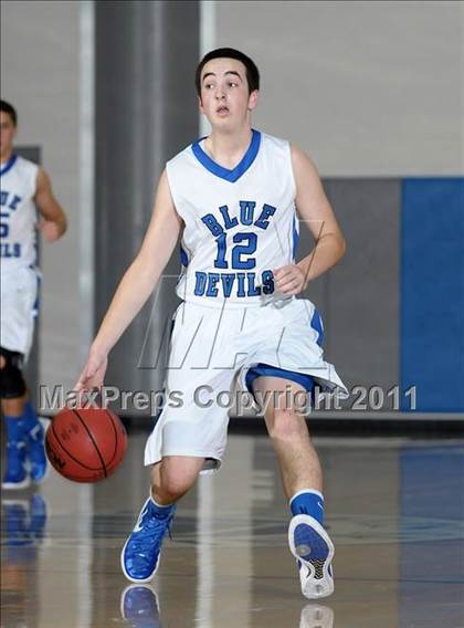Thumbnail 2 in Christian Brothers vs. Davis (Les Curry Invitational) photogallery.
