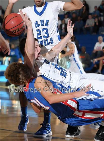 Thumbnail 1 in Christian Brothers vs. Davis (Les Curry Invitational) photogallery.