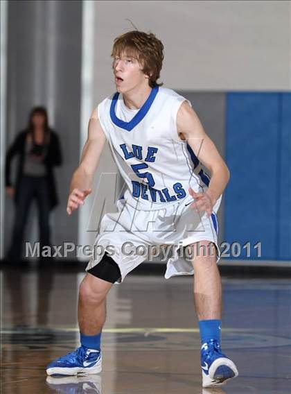Thumbnail 3 in Christian Brothers vs. Davis (Les Curry Invitational) photogallery.