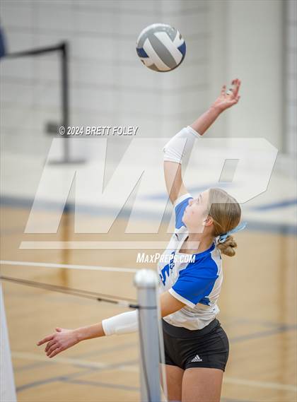 Thumbnail 2 in Marian @ Lincoln East photogallery.