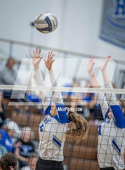 Thumbnail 2 in Marian @ Lincoln East photogallery.
