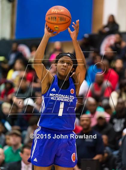 Thumbnail 1 in 2015 McDonald's All American Games Jam Fest photogallery.