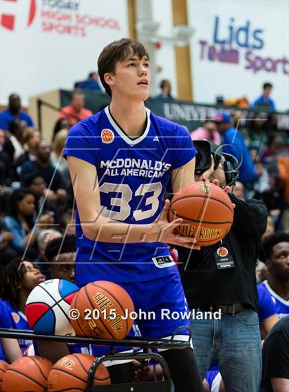 Thumbnail 3 in 2015 McDonald's All American Games Jam Fest photogallery.