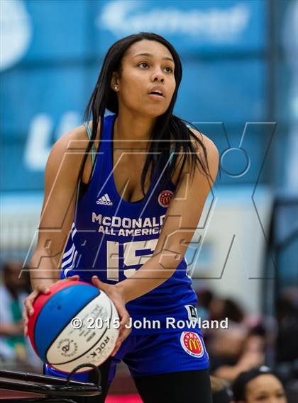 Thumbnail 1 in 2015 McDonald's All American Games Jam Fest photogallery.