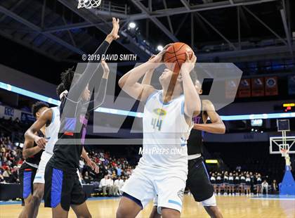 Thumbnail 3 in Grandview vs. Southeast (MSHSAA Class 4 Quarterfinal) photogallery.
