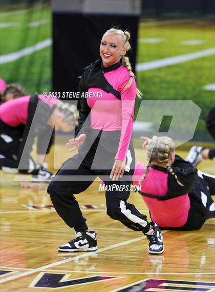 Thumbnail 1 in Arapahoe CHSAA Spirit Hip Hop photogallery.