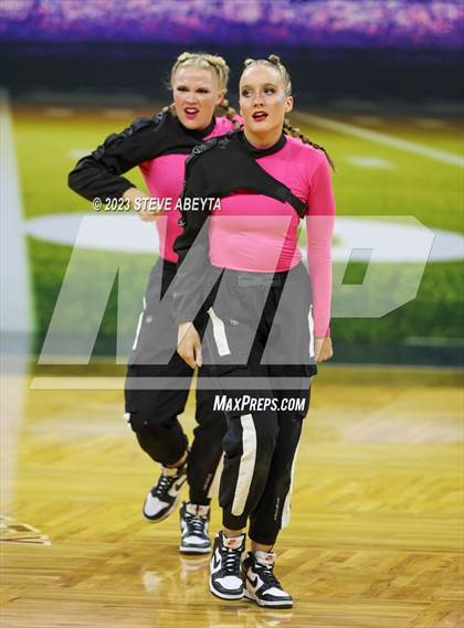 Thumbnail 1 in Arapahoe CHSAA Spirit Hip Hop photogallery.