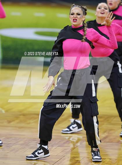Thumbnail 2 in Arapahoe CHSAA Spirit Hip Hop photogallery.