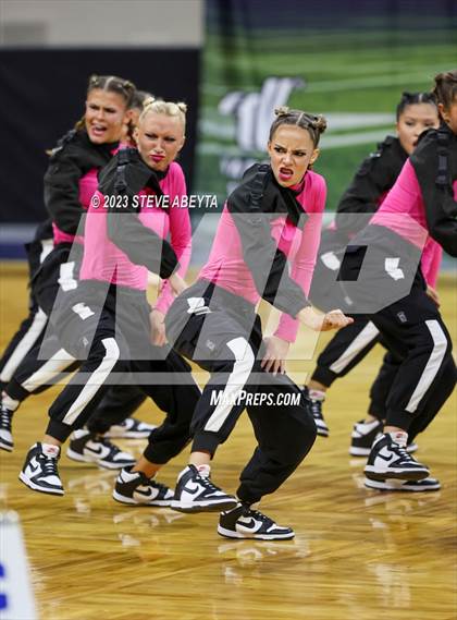 Thumbnail 2 in Arapahoe CHSAA Spirit Hip Hop photogallery.