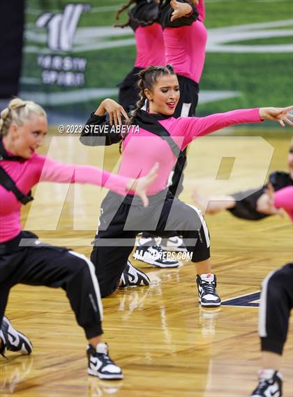 Thumbnail 2 in Arapahoe CHSAA Spirit Hip Hop photogallery.
