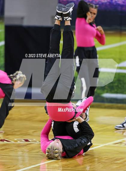 Thumbnail 2 in Arapahoe CHSAA Spirit Hip Hop photogallery.
