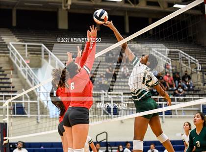 Thumbnail 3 in Taft @ Holmes photogallery.
