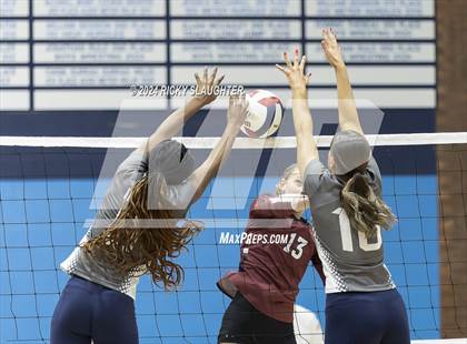 Thumbnail 3 in Belleville West vs. O'Fallon (IHSA 4A girls sectional) photogallery.