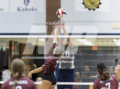 Thumbnail 3 in Belleville West vs. O'Fallon (IHSA 4A girls sectional) photogallery.