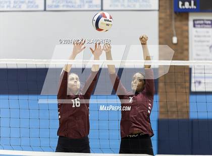 Thumbnail 1 in Belleville West vs. O'Fallon (IHSA 4A girls sectional) photogallery.