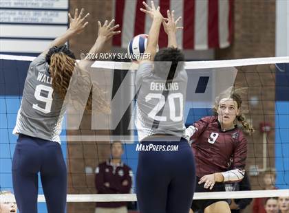Thumbnail 3 in Belleville West vs. O'Fallon (IHSA 4A girls sectional) photogallery.