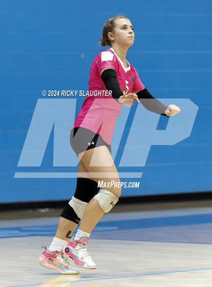 Thumbnail 2 in Belleville West vs. O'Fallon (IHSA 4A girls sectional) photogallery.