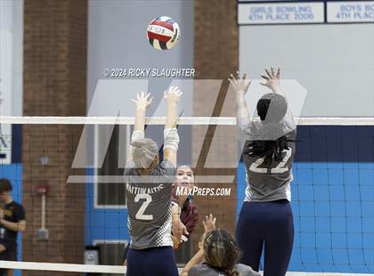 Thumbnail 2 in Belleville West vs. O'Fallon (IHSA 4A girls sectional) photogallery.
