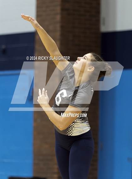 Thumbnail 3 in Belleville West vs. O'Fallon (IHSA 4A girls sectional) photogallery.
