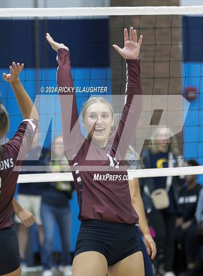 Thumbnail 2 in Belleville West vs. O'Fallon (IHSA 4A girls sectional) photogallery.