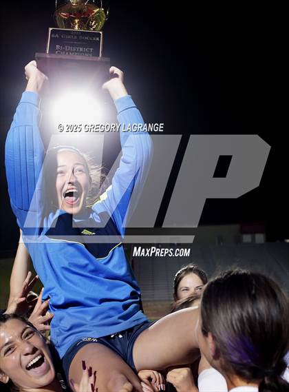 Thumbnail 3 in Lamar vs Pearce (UIL 6A Bi-District Playoff Division 2) photogallery.