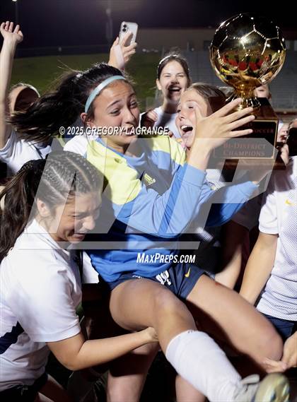 Thumbnail 2 in Lamar vs Pearce (UIL 6A Bi-District Playoff Division 2) photogallery.