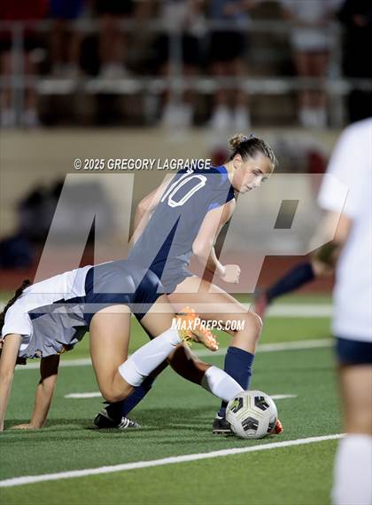 Thumbnail 3 in Lamar vs Pearce (UIL 6A Bi-District Playoff Division 2) photogallery.