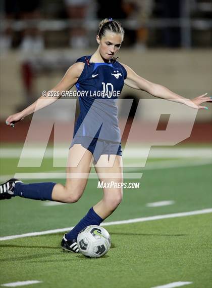 Thumbnail 2 in Lamar vs Pearce (UIL 6A Bi-District Playoff Division 2) photogallery.