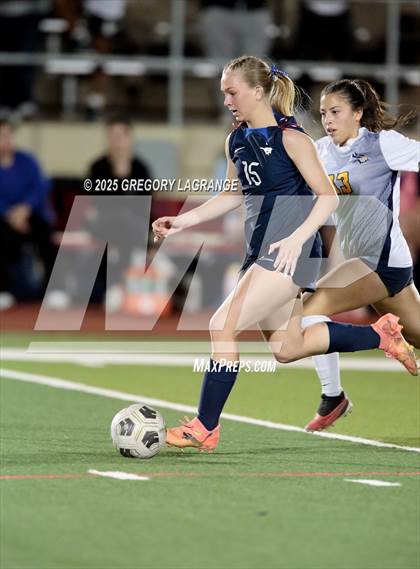 Thumbnail 3 in Lamar vs Pearce (UIL 6A Bi-District Playoff Division 2) photogallery.