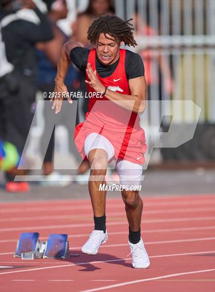 Thumbnail 3 in Panther Relays (300M Hurdles) photogallery.