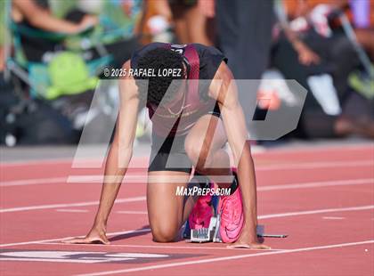 Thumbnail 1 in Panther Relays (300M Hurdles) photogallery.
