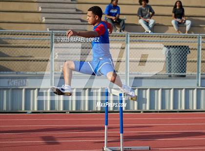Thumbnail 1 in Panther Relays (300M Hurdles) photogallery.