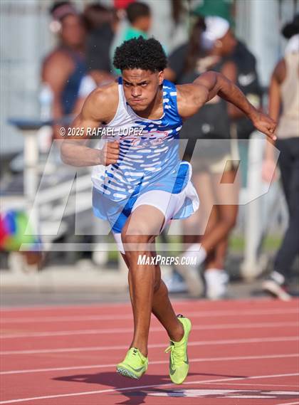 Thumbnail 1 in Panther Relays (300M Hurdles) photogallery.