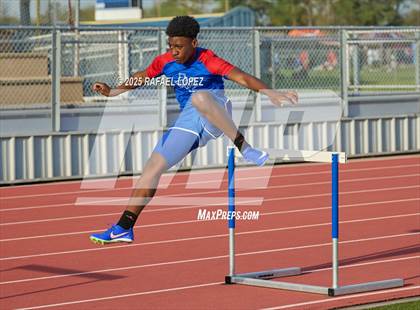 Thumbnail 2 in Panther Relays (300M Hurdles) photogallery.